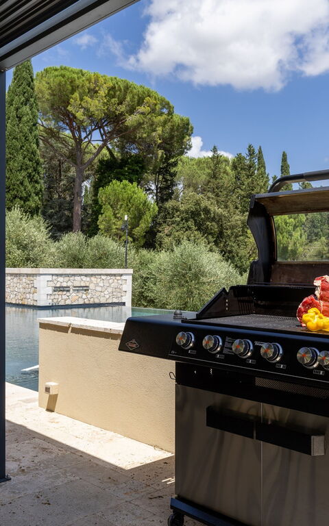 Villa Silvia: Balcony / Terrace / Patio, Building Exterior, Pool