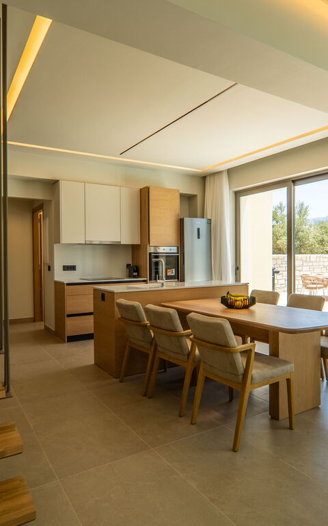 Villa Zen Hera: Dining Room, Kitchen, Living Room