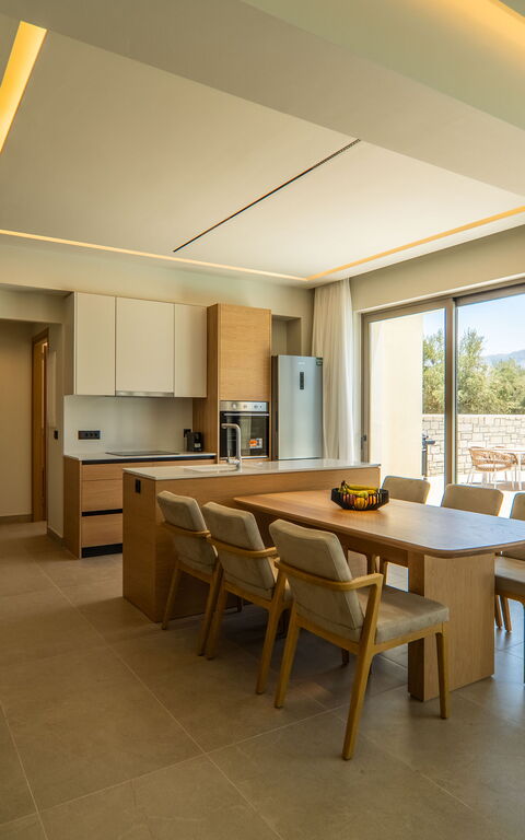 Villa Zen Hera: Dining Room, Kitchen, Living Room