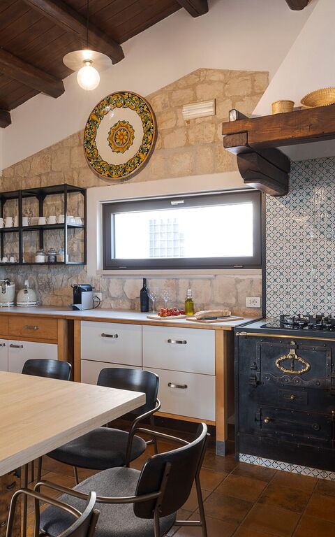 Corte Antigua: Dining Room, Kitchen