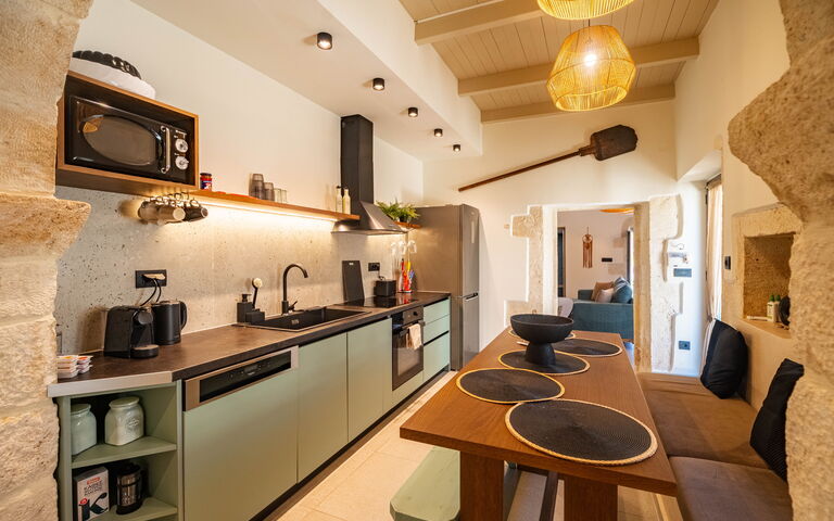 Villa Platon: Dining Room, Kitchen