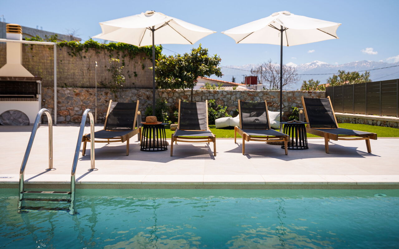Villa Platon: Outdoor, Pool