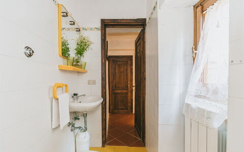 Accommodation Corte: Bathroom