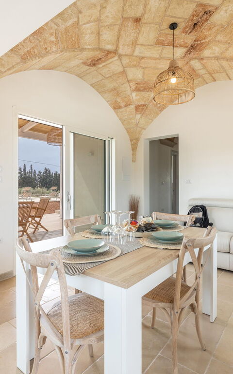 Villa Incantesimo: Dining Room, Kitchen, Living Room