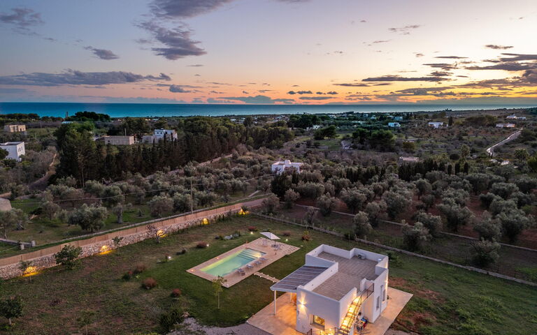 Villa Incantesimo: Garden, Pool, Scenic View