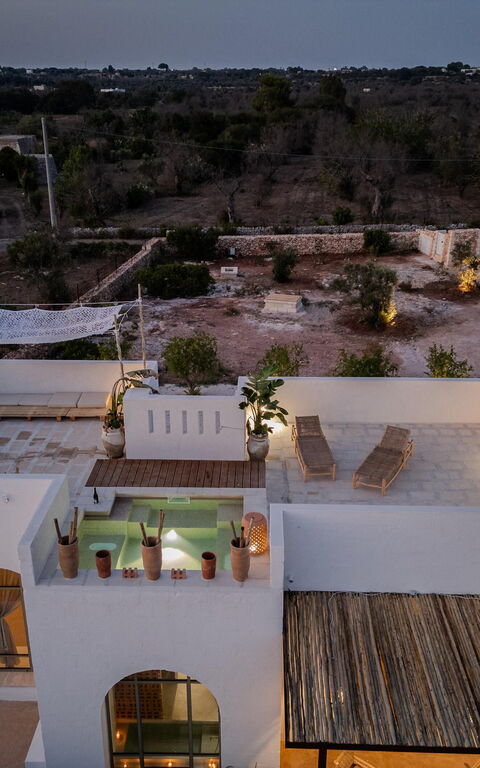 Villa Perla Del Sud: Balcony / Terrace / Patio, Building Exterior, Hot Tub, Outdoor
