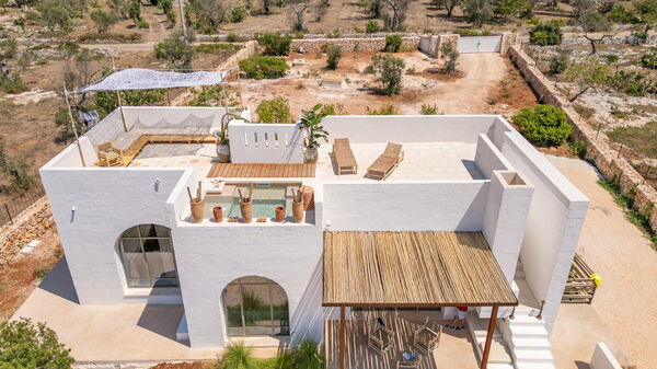 Villa Perla del Sud: Balcony / Terrace / Patio, Building Exterior, Outdoor, Scenic View