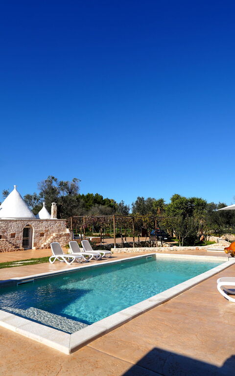 Trullo Samanta: Building Exterior, Outdoor, Pool