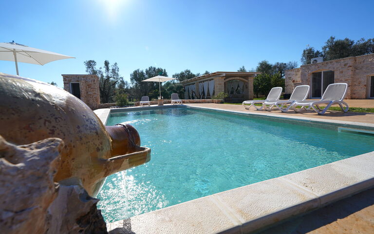 Trullo Samanta: Building Exterior, Outdoor, Pool