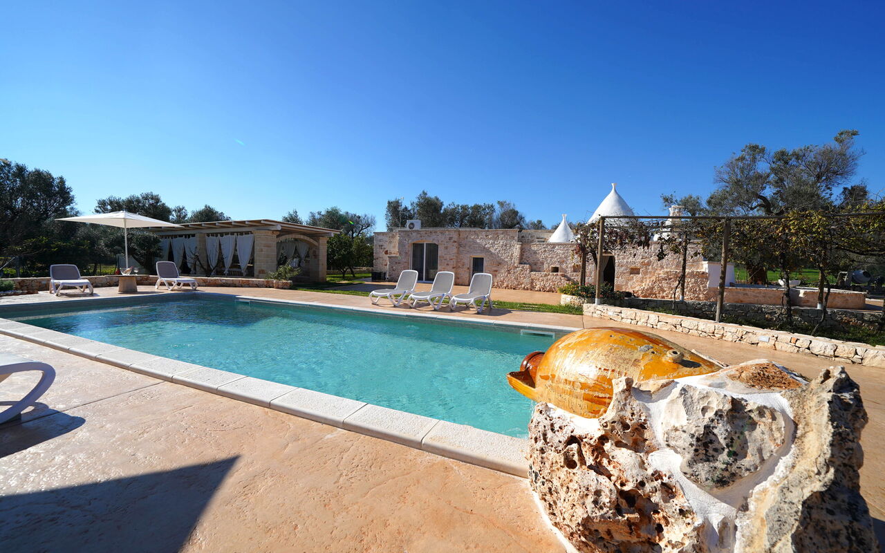 Trullo Samanta: Building Exterior, Outdoor, Pool