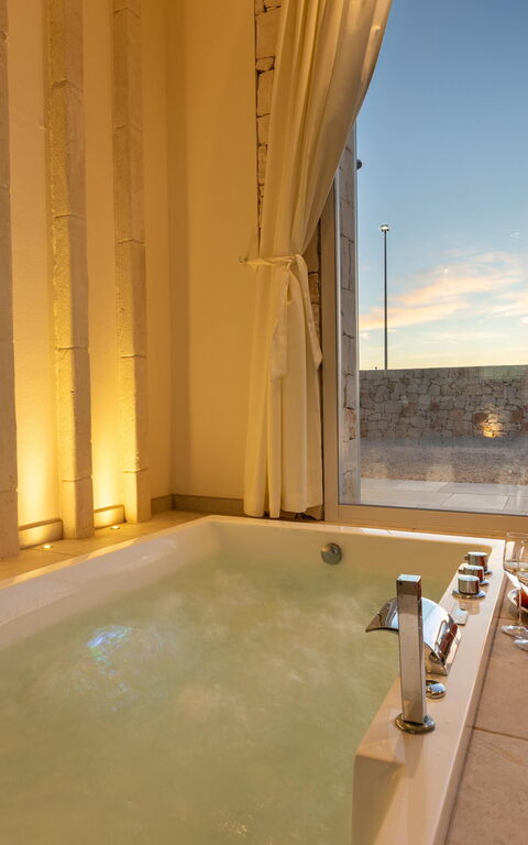 Villa Regina Sul Mare: Hot Tub