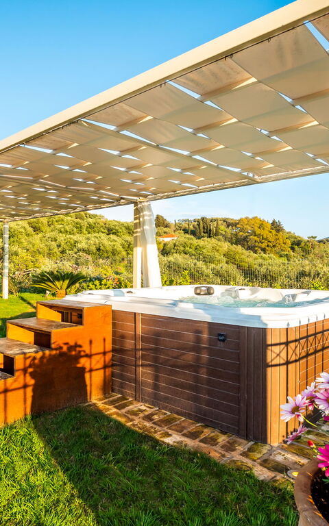Villa Irida: Hot Tub
