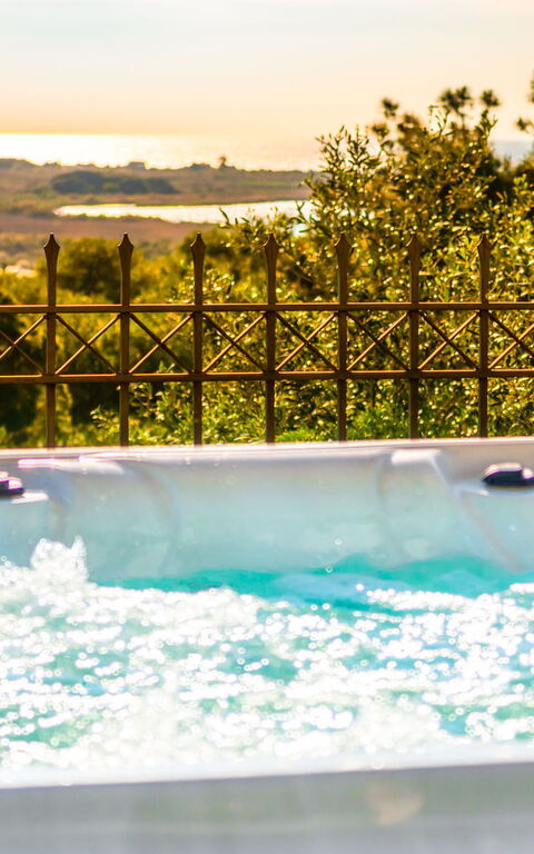 Villa Irida: Hot Tub, Scenic View
