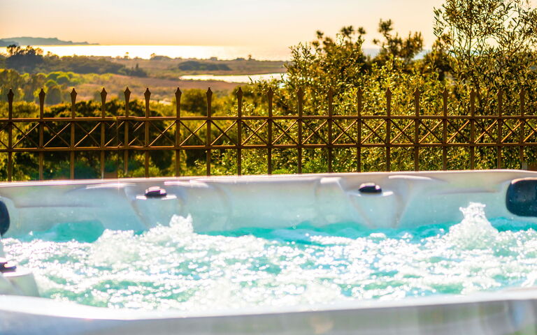 Villa Irida: Hot Tub, Scenic View
