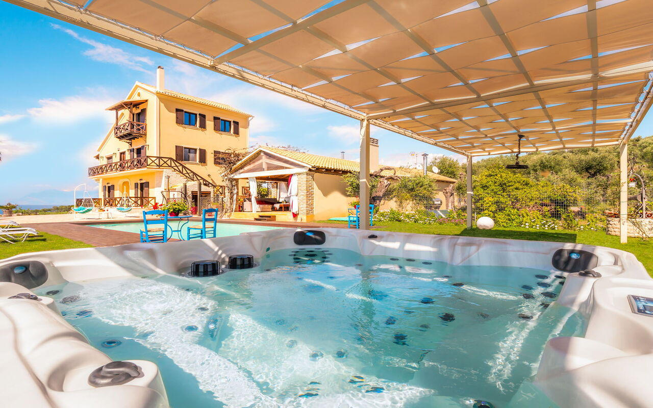 Villa Irida: Hot Tub