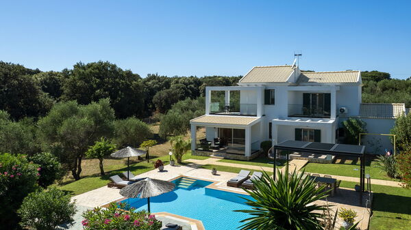 Villa Carreta: Building Exterior, Garden, Outdoor, Pool, Scenic View, Summer