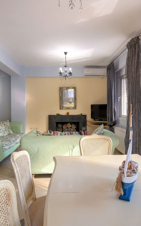 Doctor'S House: Dining Room, Living Room