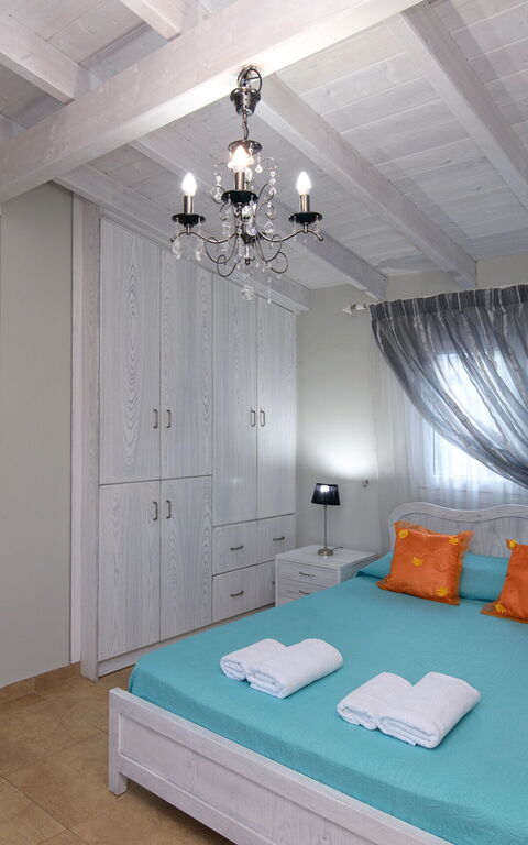 Doctor'S House: Bedroom