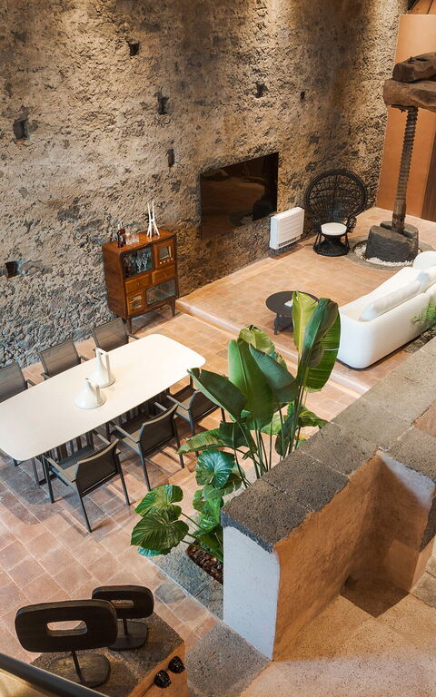 Muna Retreat: Living Room