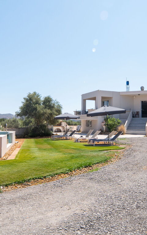 Magnolia: Building Exterior, Garden, Outdoor, Pool