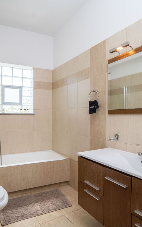 Magnolia: Bathroom