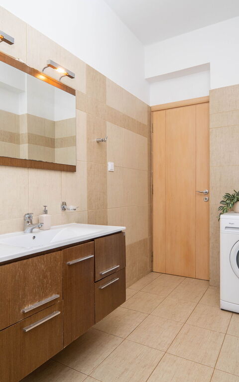 Magnolia: Bathroom