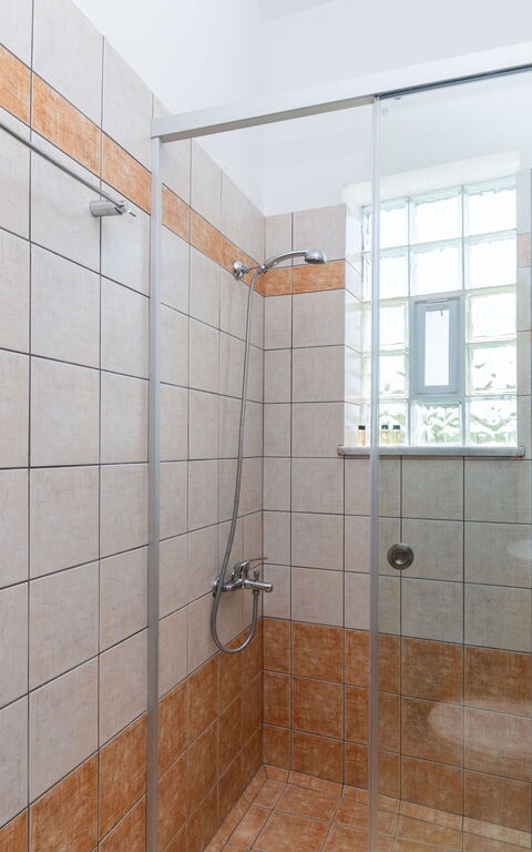 Magnolia: Bathroom