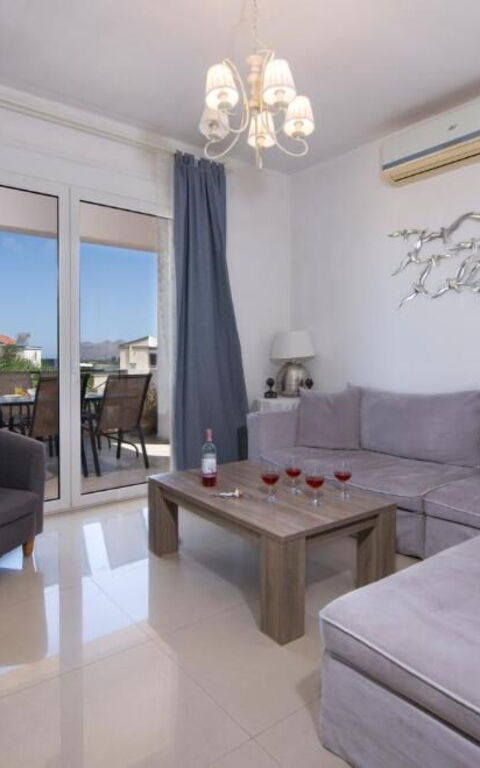 Magnolia: Living Room