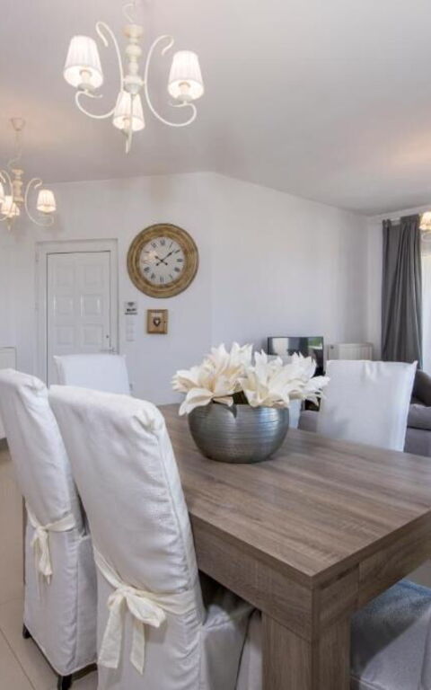 Magnolia: Dining Room, Living Room