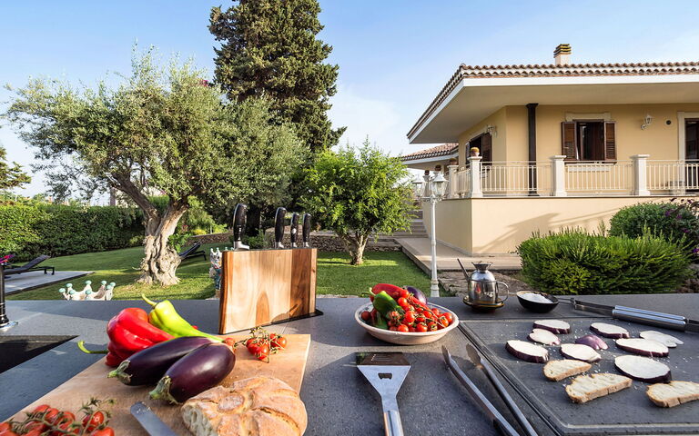 Villa Profumo D'Oriente: Building Exterior, Garden, Outdoor