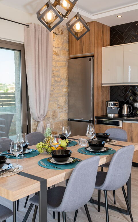 Villa Olympia: Dining Room, Kitchen