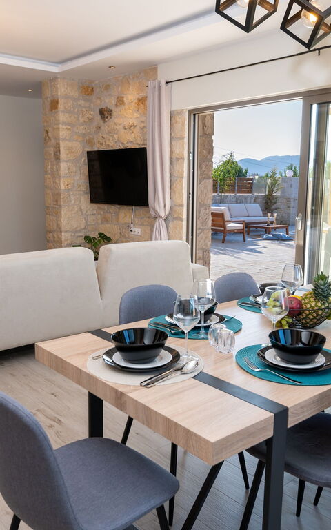 Villa Olympia: Dining Room, Living Room