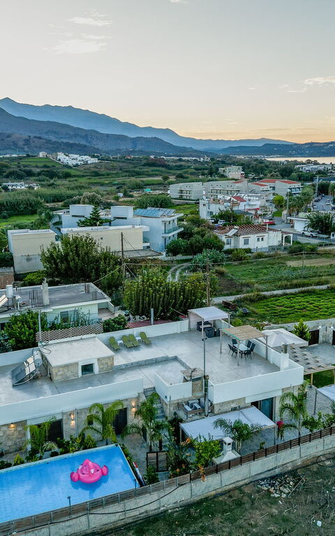 Villa Olympia: Pool, Scenic View