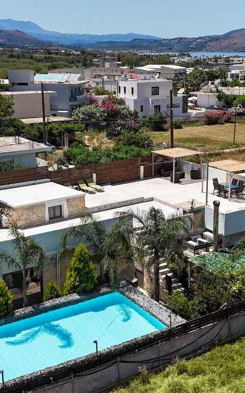 Villa Olympia: Pool, Scenic View