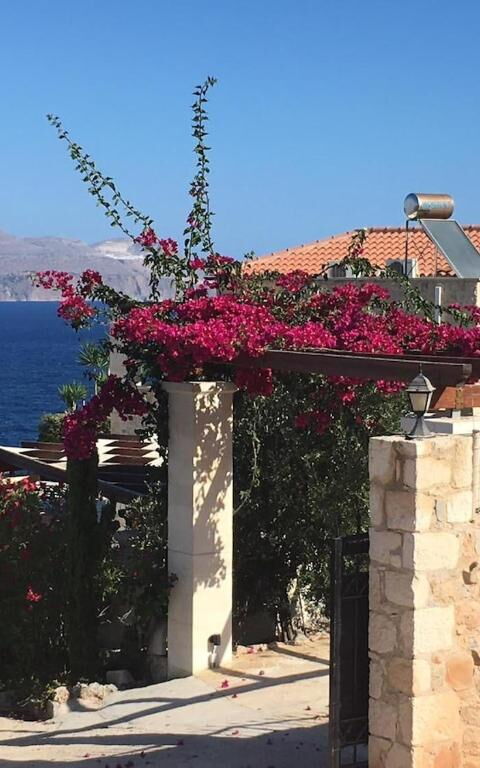 Villa Pi: Main Entrance