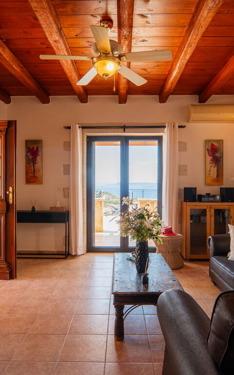 Villa Pi: Living Room