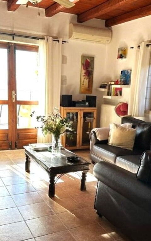 Villa Pi: Living Room