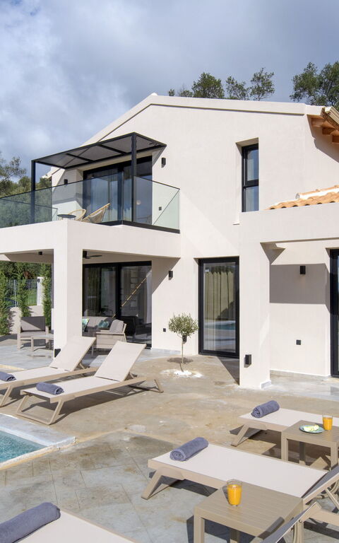 Villa Elais: Outdoor, Pool