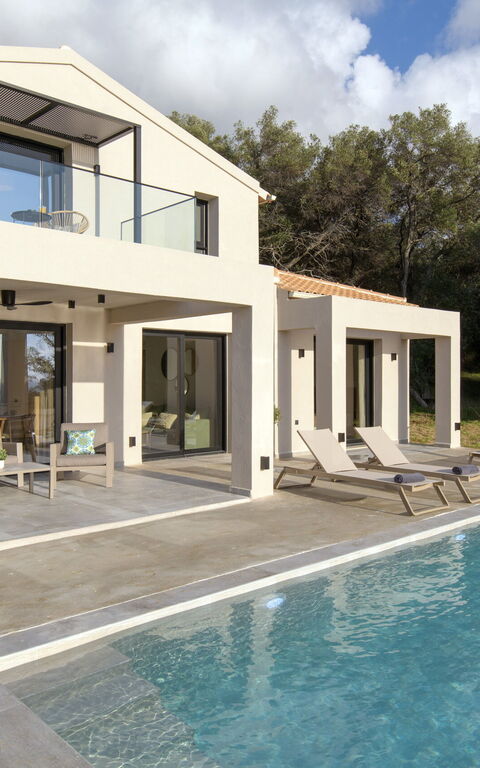 Villa Elais: Outdoor, Pool