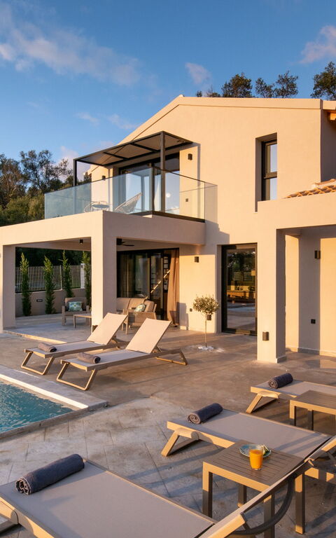 Villa Elais: Outdoor, Pool