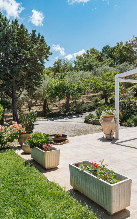 Casita: Balcony / Terrace / Patio, Building Exterior, Garden, Outdoor