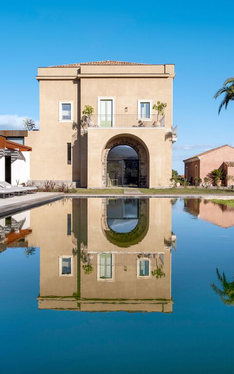 Fiumè: Building Exterior, Garden, Outdoor, Pool