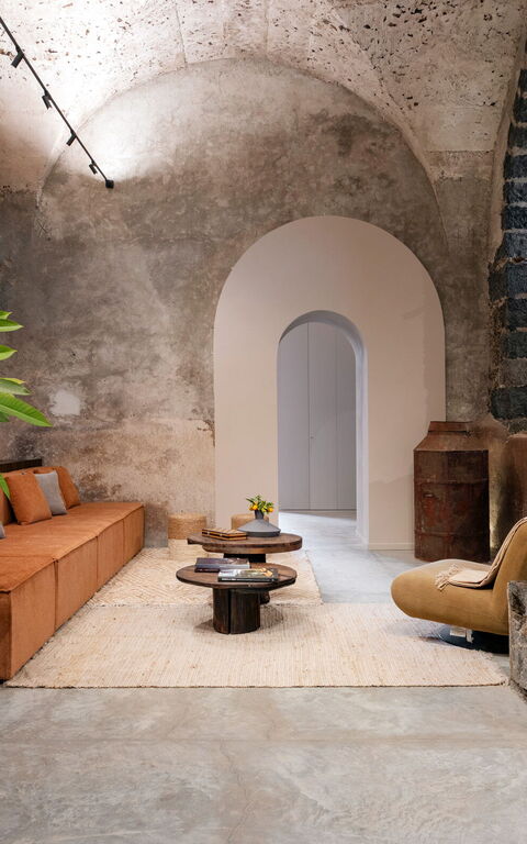 Fiumè: Living Room