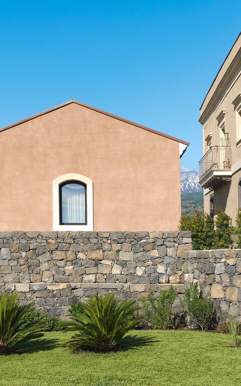 Fiumè: Building Exterior, Outdoor