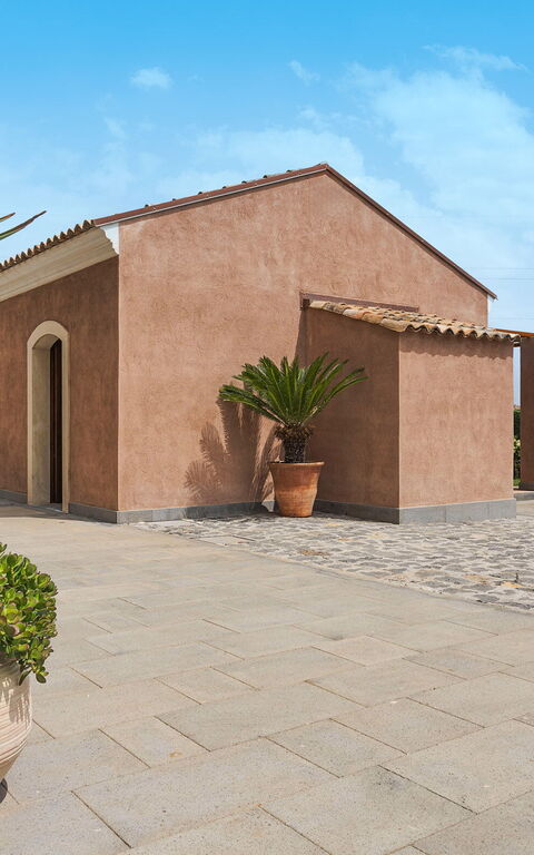 Fiumè: Building Exterior, Outdoor