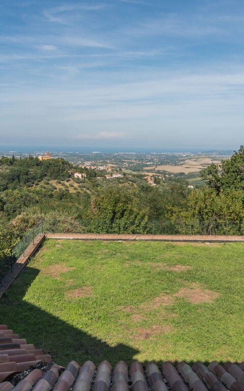 Villa Belvedere San Bartolo: Garden, Scenic View