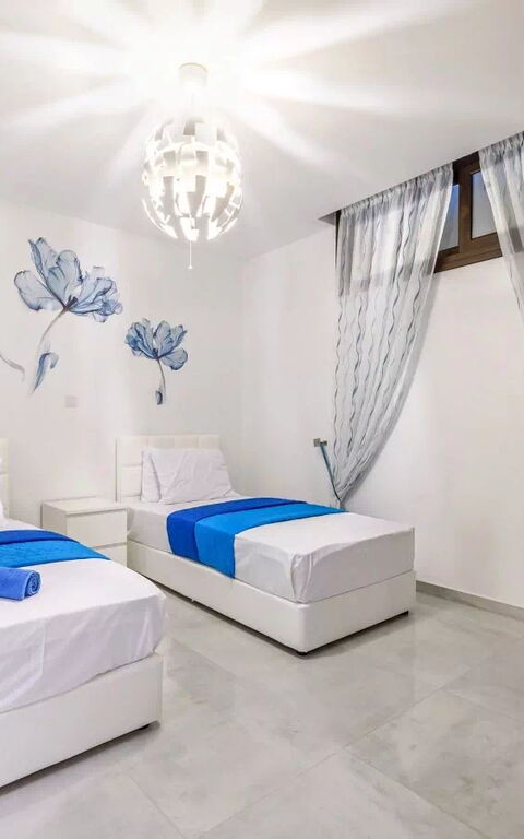 Serenity Seafront Villa: Bedroom