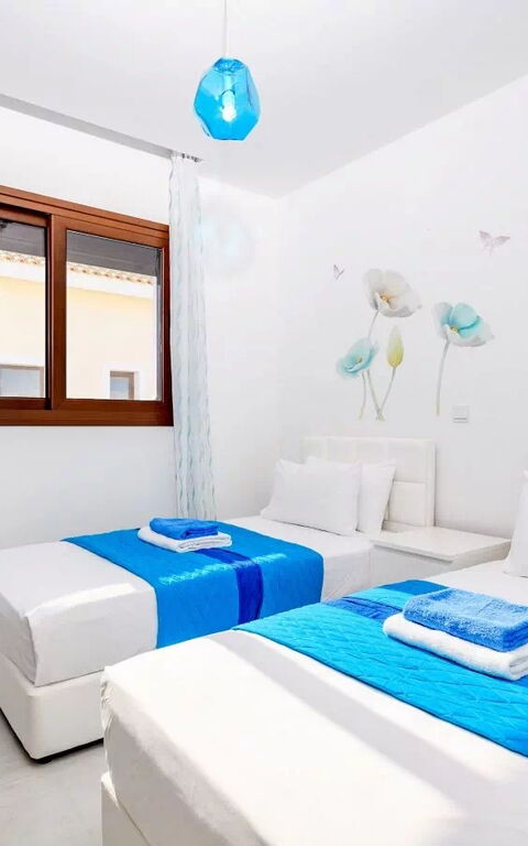 Serenity Seafront Villa: Bedroom