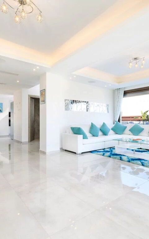 Serenity Seafront Villa: Living Room