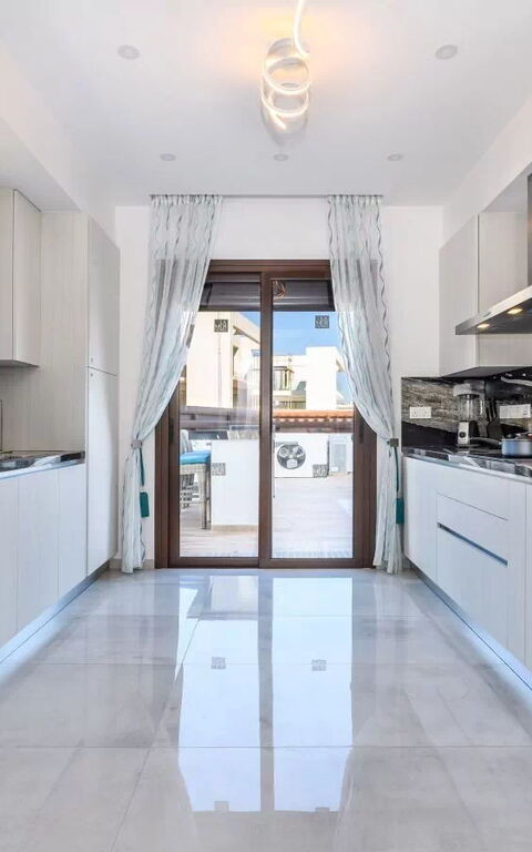 Serenity Seafront Villa: Kitchen